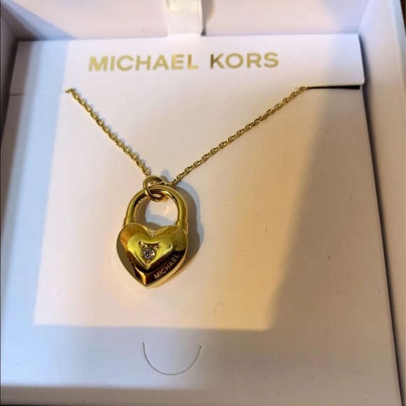 NWT MICHAEL KORS GOLD-TONE
HEART PENDANT NECKLACE MKJX7443710 MSRP $85.00 - Picture 6 of 9